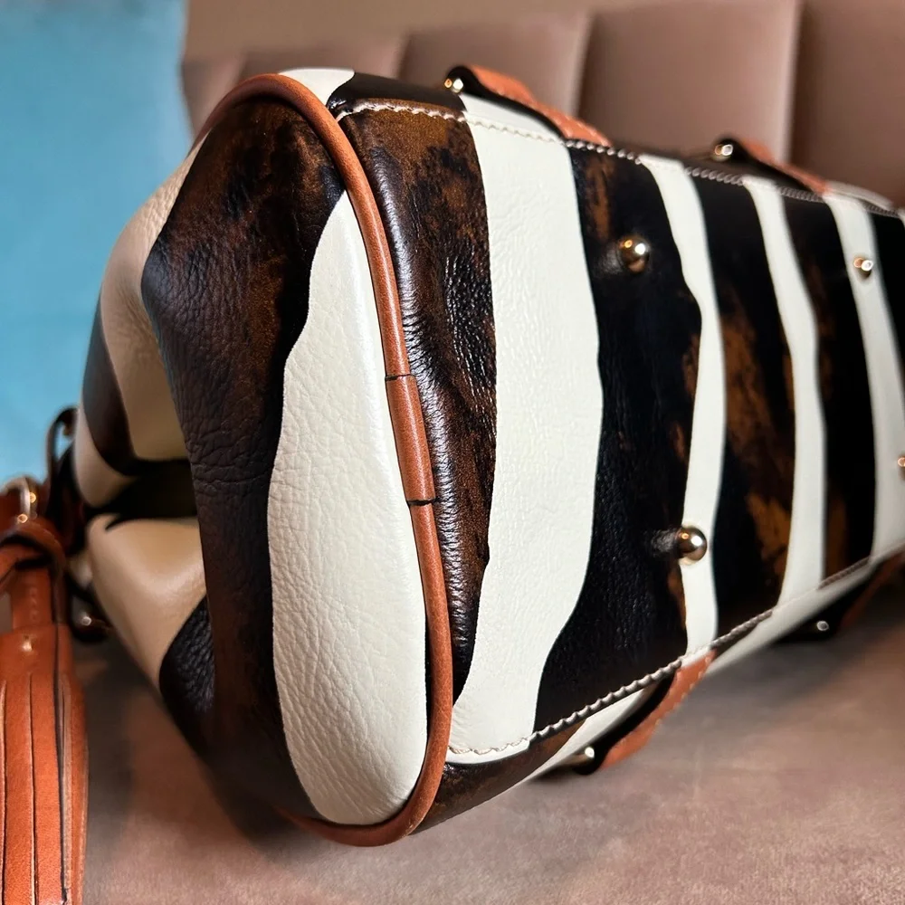 🦆 Like New Dooney & Bourke Zebra Leather Satchel - Picture 8 of 11